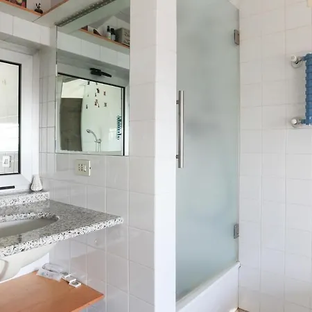 Plum Guide - Sailor's Solace Apartment Milan