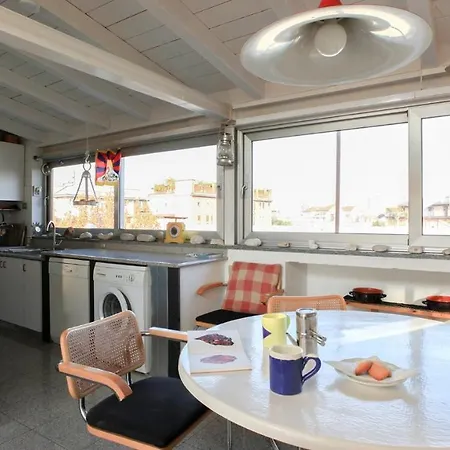 Plum Guide - Sailor's Solace Apartment Milan